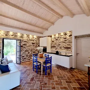 Apartment Stazzo La Quercia Piscina Condivisa Italien